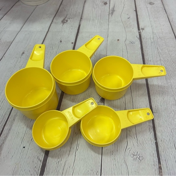 vintage tupperware Yellow Measuring Cups NOT FULL Set 4pc set 1C sold - Picture 2 of 3